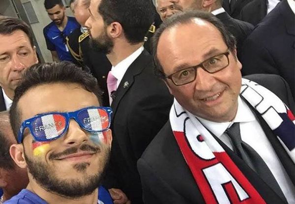 مشجع سعودي يلتقط سيلفي مع هولاند