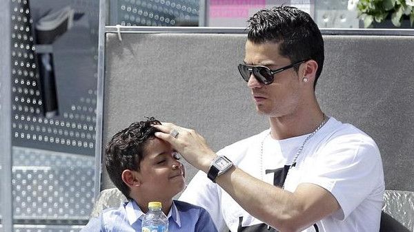 ابن كريستيانو رونالدو: أين أمي؟