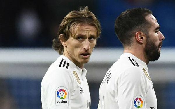 كارثة ريال مدريد وتفوّق برشلونة

في عناوين صحف إسبانيا
