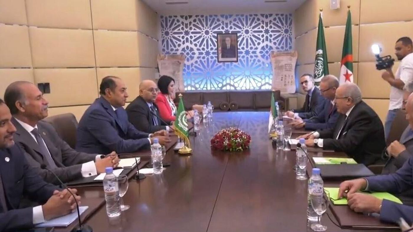 وفد الجامعة العربية يبحث مع لعمامرة التحضيرات للقمة العربية المقبلة