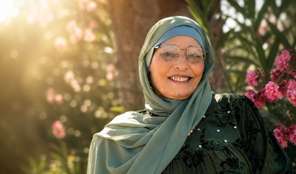 الحاجة نبيلة تطرح "شجرة توت" بمزيج موسيقي شرقي غربي