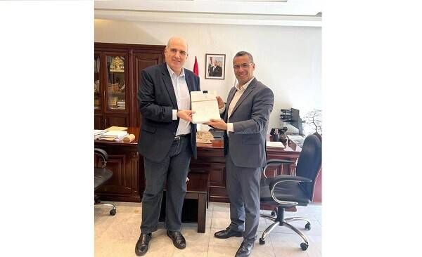 هاني تسلّم من لحود التقرير
السنوي حول دعم الزراعة