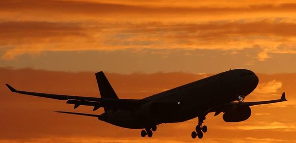 بسبب عطل تقني.. فنان ينجو من حادث جوي أثناء عودته من دبي إلى القاهرة