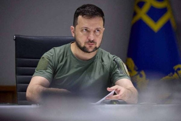 كيف ردّ زيلينسكي على اتّهامه بإصدار أوامر بتفجير جسر القرم؟