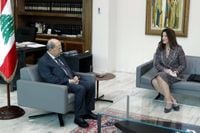ترسيم الحدود البحرية والأوضاع الأمنية بين عون وشيا وسليم