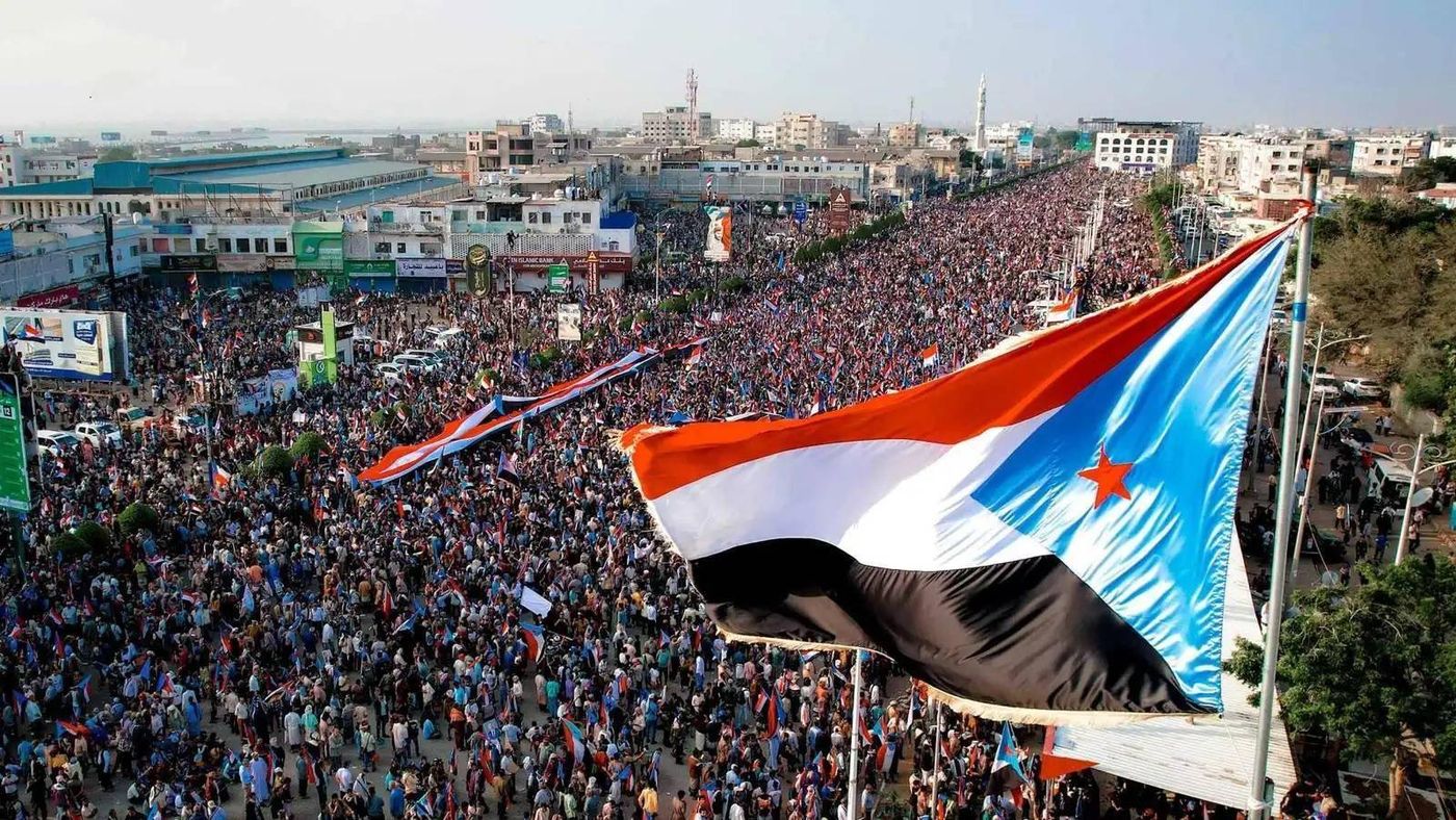 محتشدون يطلقون "مليونية الثبات والتحدّي" في اليمن دعمًا للمجلس الانتقالي الجنوبي