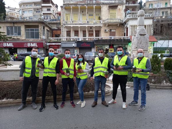حواجز معايدة بمناسبة عيد الام اقامتها حركة شباب الشرق في زحلة