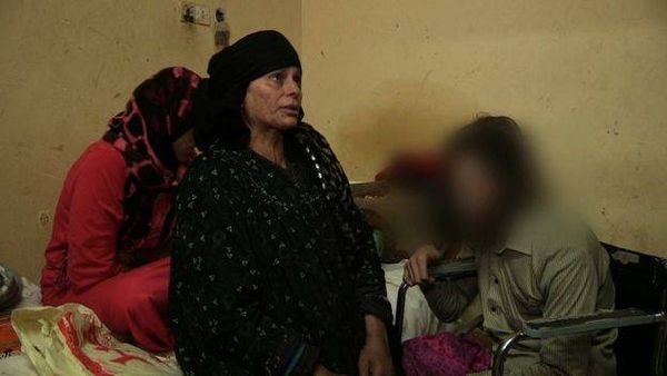 ما الذي حلّ بالأم المصرية التي "حبست" ابنها عشر سنوات في المنزل؟