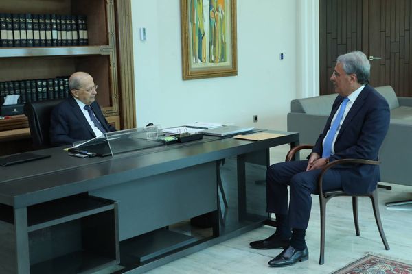 منح الأشقر وسام الأرز من رتبة فارس
عون تلقّى تقاريراً من الجيش حول تحرّكات "إينيرجين"
وعرض مع الخوري عمل المحاكم ومواضيعاً تخص الوزارة