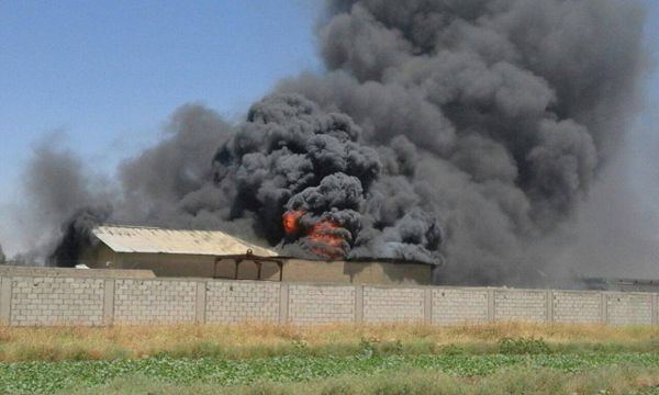 بالصور: حريق كبير في مستودع للنايلون والبلاستيك