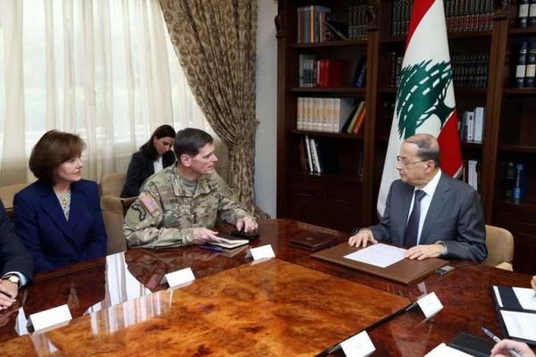 الرئيس عون استقبل قائد القيادة الوسطى الأميركية الجنرال جوزف فوتل