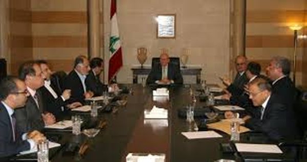 تسوية «البيان»: هكذا ضَغَط الخارج على المترددين 
