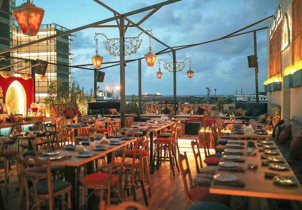 نقابة أصحاب المطاعم طالبت وزيرة السياحة
بالعودة فورا عن قرار منع التسعير بالدولار