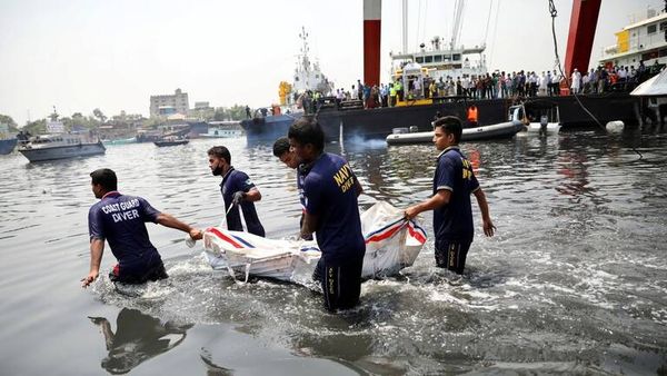 مقتل 26 شخصاً في بنغلاديش جراء حادث تصادم قارب بناقلة
