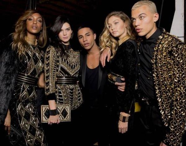 شاهد - تدافع جنوني لنساء حول العالم لاقتناء أزياء “BALMAIN”