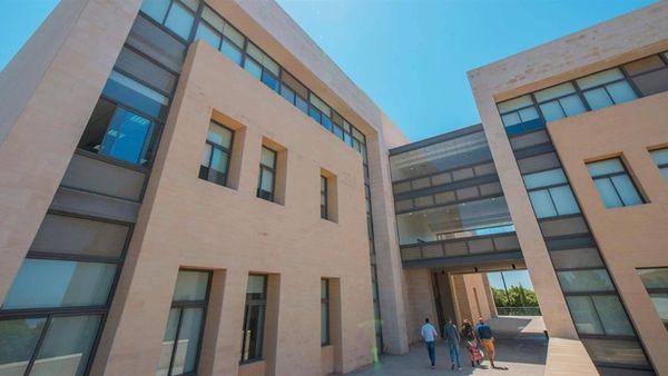 جامعة البلمند: نلتزم بقرار وزير التربية باتّباع التوقيت الصيفيّ