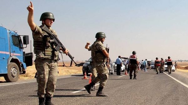 توقيف 43 "داعشيا" على الحدود السورية