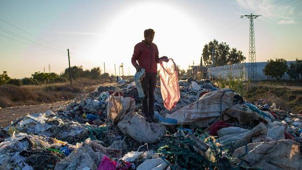 نائب تركي: البلاد أصبحت مستعمرة لنفايات العالم