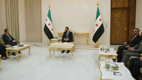 الشرع يبحث مع عبدي بدمشق آليات استكمال دمج "قسد" في مؤسسات الدولة