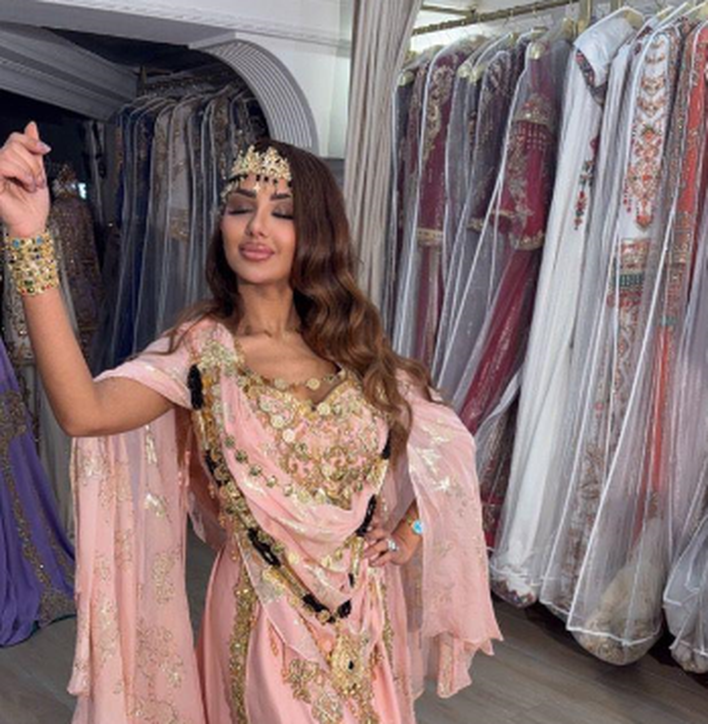 أيقونة الجمال روفيا تلهم الملايين على التيك توك