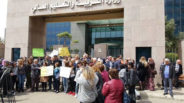 معلمو الأساسي أكدوا المضي بالاضراب غدا ولوحوا بالتصعيد