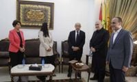 لودريان وضع النقاط على حروف طاولة مُشاورات أيلول: الوقت ليس لمصلحتكم
«الثنائي» والحلفاء و «التقدمي» و «التيّار» و «الاعتدال» أيّدوا... و «القوات» لديها هواجس وتتريّث