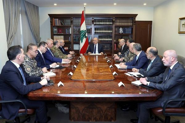 في ظل المرحلة الحساسة.. عون يدعو للوحدة وتوسيع مراكز إيواء النازحين