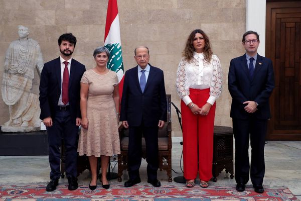 وفد من البرلمان الأوروبي زار عون وبري
رئيس الجمهورية: معالجة الخلاف مع السعودية مُستمرّ
سانتوس: ضرورة إجراء الانتخابات في موعدها