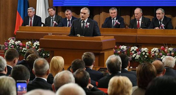 أكسينوف يدعو لعدم الاكتراث بالعقوبات الأمريكية الجديدة