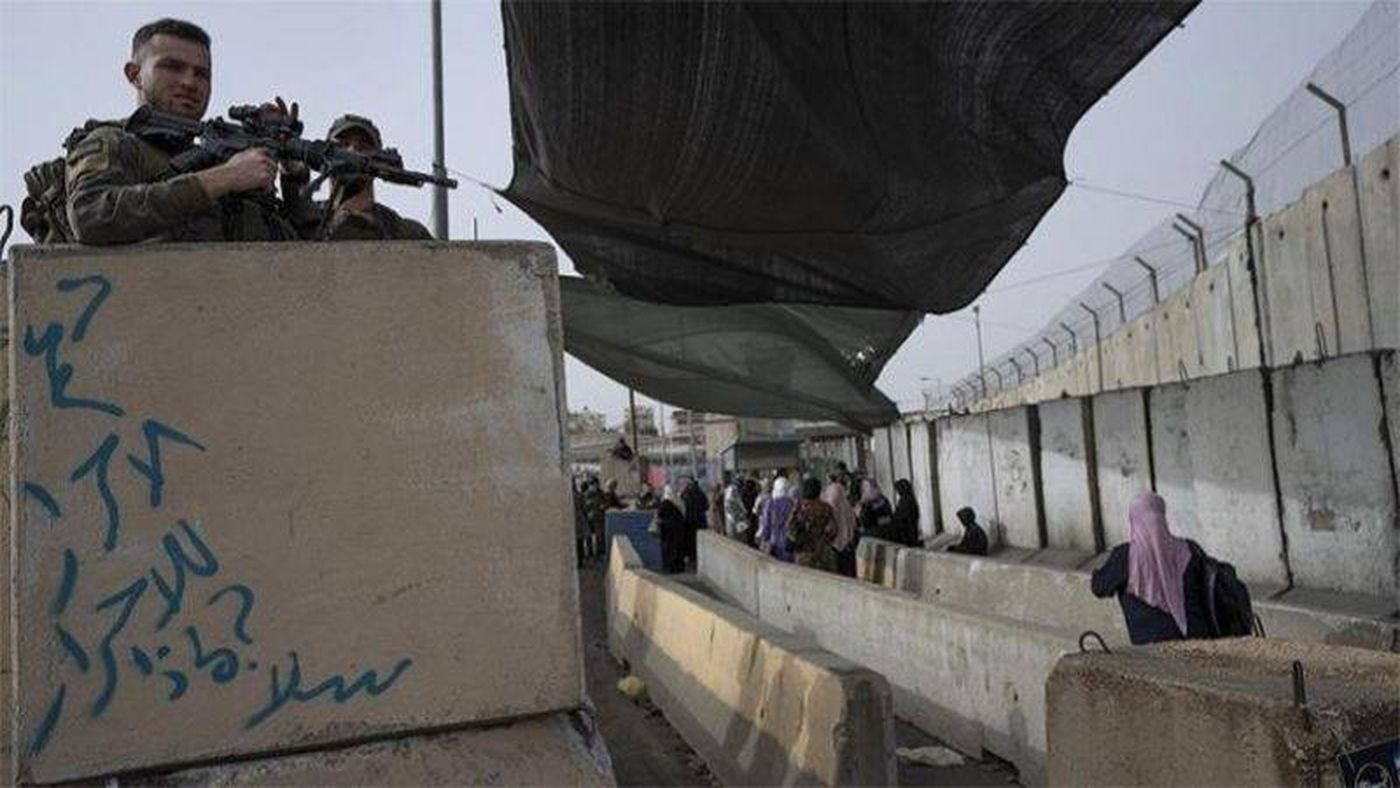 جيش العدو قرر فرض إغلاقاً شاملاً على مناطق الضفة الغربية وقطاع غزة.. لهذا السبب؟