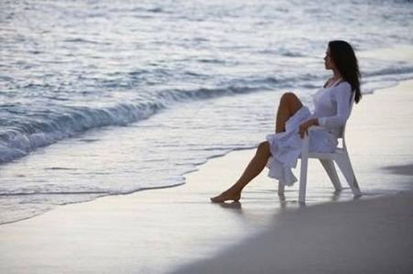 بالصور- ممثلة عربية تُنجب طفلها بدون زواج؟!
