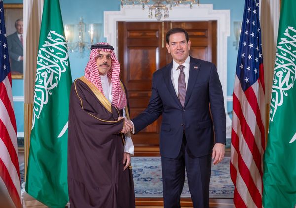 الخارجية السعودية: وزير الخارجية ونظيره الأميركي بحثا التطورات في الأمنية والسياسية بالمنطقة والأوضاع باليمن