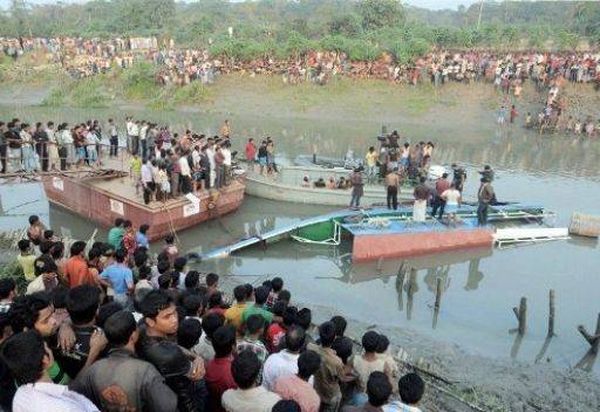مقتل 13 شخصا بغرق عبارة في بنغلادش
