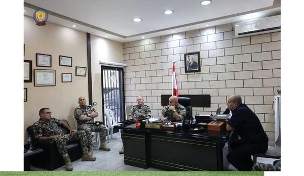 لاوندس يتفقد قطعات أمن الدولة في بيروت