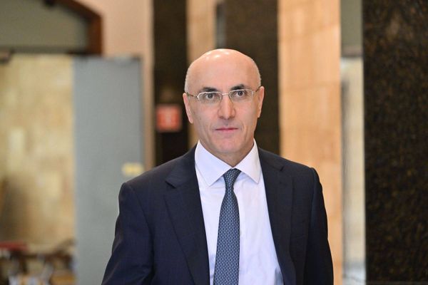 الحجار يستعرض الأوضاع العامة مع نواب