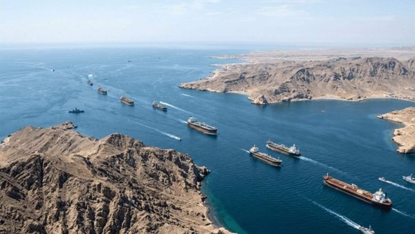 بيانات ملاحية: 12 سفينة فقط عبرت مضيق هرمز مطلع الأسبوع