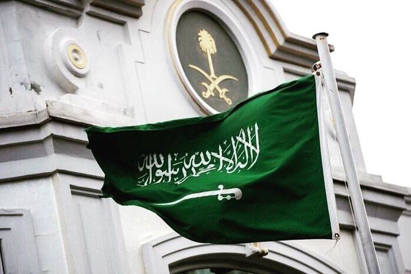 السعودية تستنكر الهجوم على إيران وتدعو لخفض التصعيد بالمنطقة