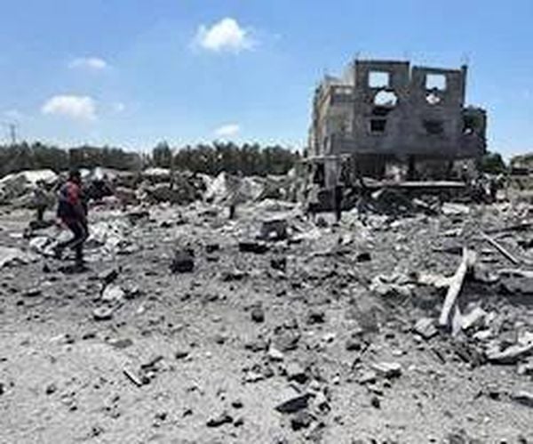 استشهاد طفل فلسطيني جراء قصف إسرائيلي وسط غزة
