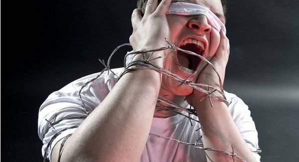 ابتعد عن الحسد... دراسة تظهر الجانب المظلم له