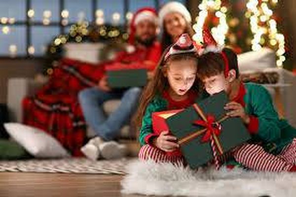 كيف نتعاطى مع الأطفال والهدايا؟