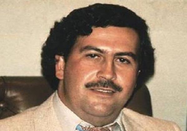 نجل إسكوبار في كتابه: رفاق لوالدي أخبروني عن تحالفات له وصلت لمستوى سي أي ايه