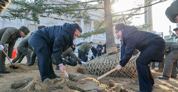 زعيم كوريا الشمالية يتفقد أعمال بناء نصب تذكاري للجنود القتلى في روسيا