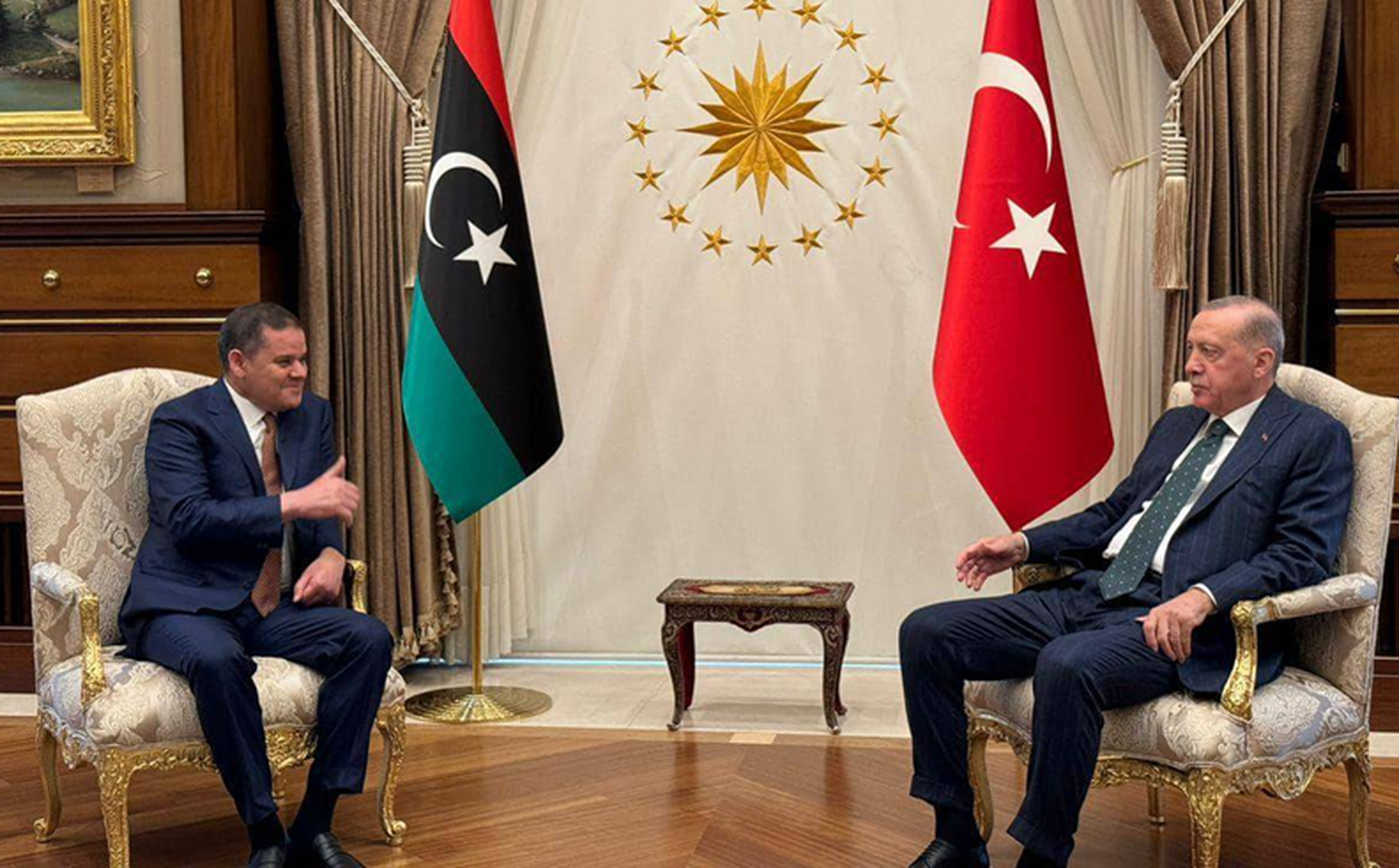 أنقرة تعيد رسم نفوذها في ليبيا.. يدٌ في طرابلس وأخرى في بنغازي