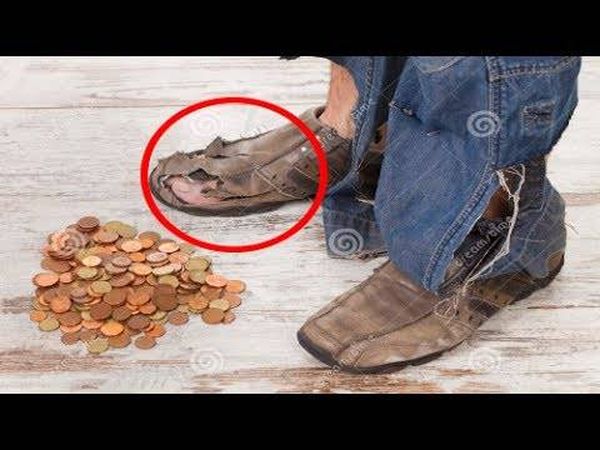 بالفيديو- شاب وضع شيئًا في حذاء رجل فقير غيرت مجرى حياته!