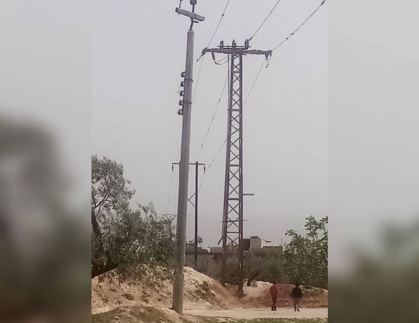 جثة على عامود الكهرباء.. هذا ما عثر عليه في عين قانا