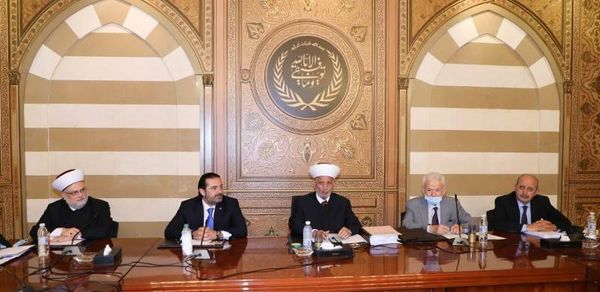 المجلس الشرعي : القانون يُعاقب كل من يتطاول او يمسّ اي رمز ديني
الحريري  نتمسك بالعيش المشترك والاعتدال والقبول بالرأي الآخر