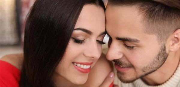 إلى كل امرأة.. رائحة زوجك تخلصك من التوتر