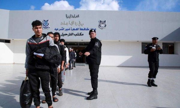 سلطات مكافحة الهجرة غير الشرعية
في ليبيا ترحل 700 مهاجر سوداني