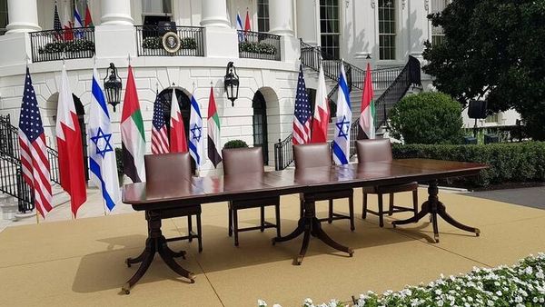 كمامة خاصة بضيوف اتفاقيتي السلام بين الإمارات والبحرين مع إسرائيل - صور