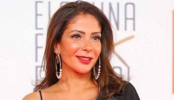 انضمام النجمة منى زكي لتكون سفيرة لوريال باريس في منطقة الشرق الأوسط وشمال إفريقيا
